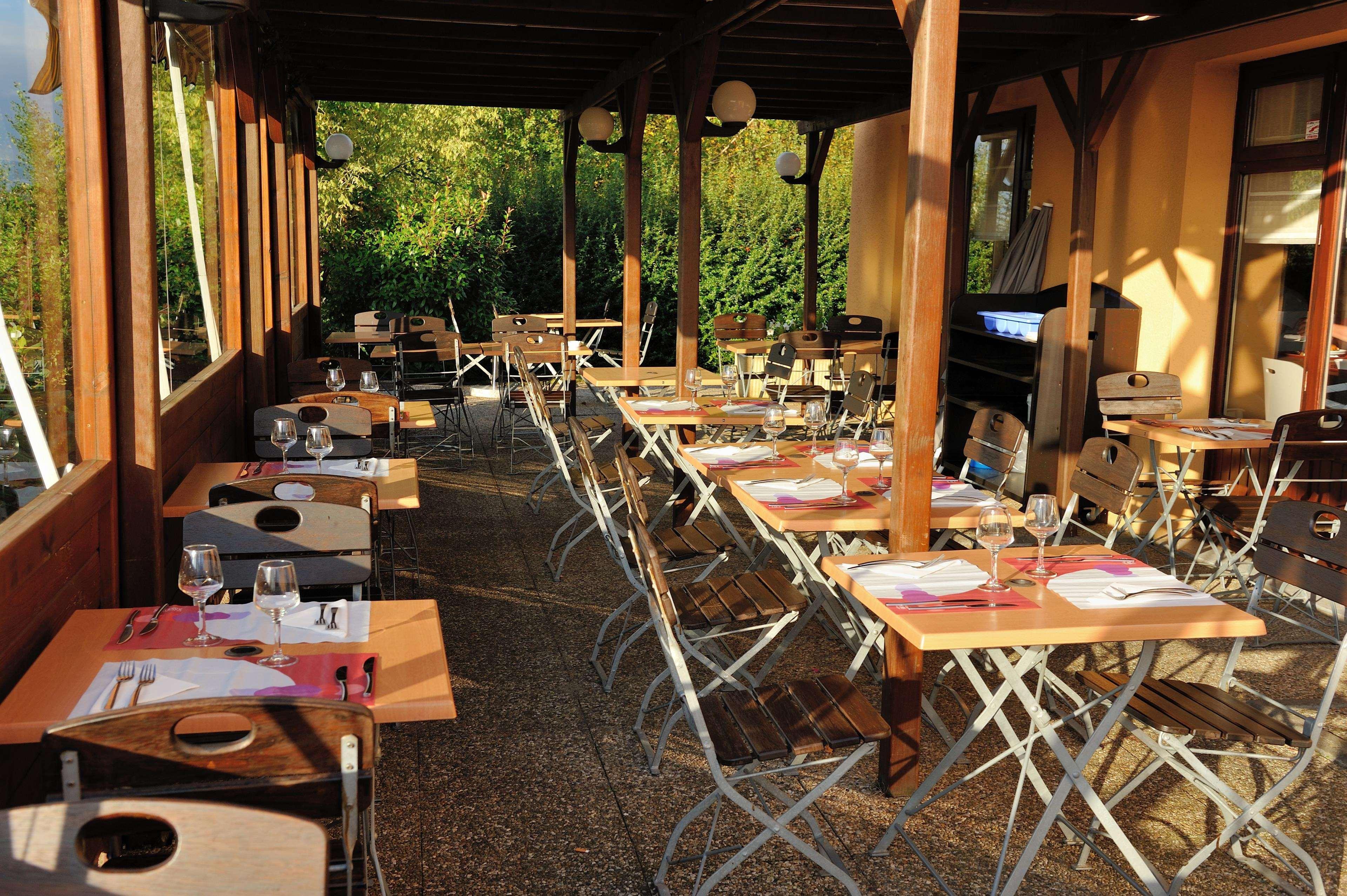 Campanile Saint-Etienne Est- Saint-Chamond Hotel Exterior photo