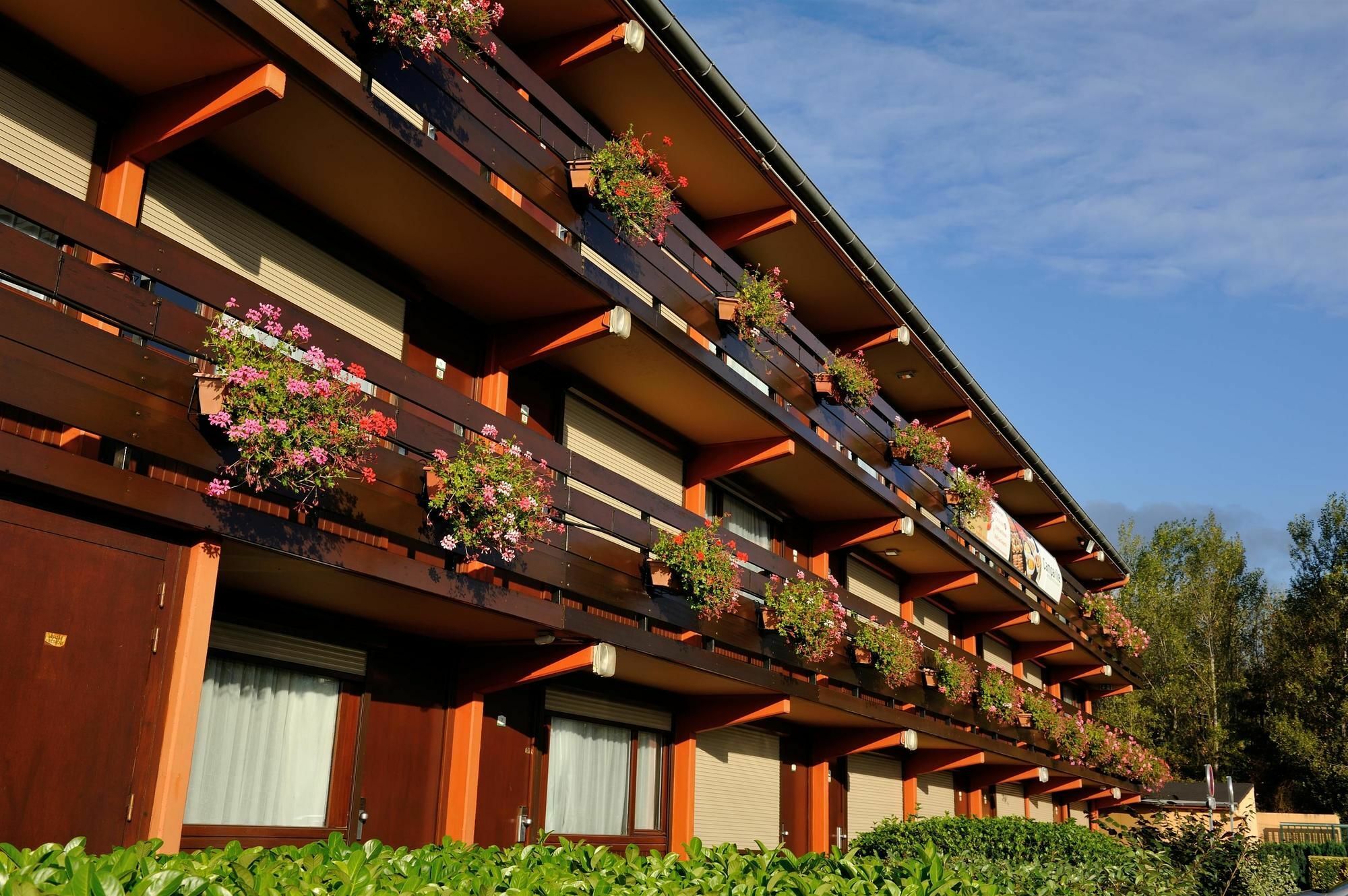 Campanile Saint-Etienne Est- Saint-Chamond Hotel Exterior photo