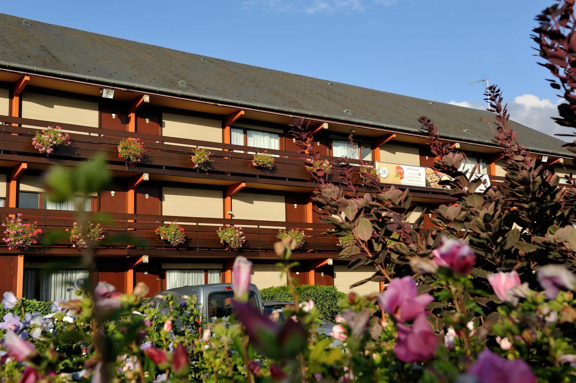 Campanile Saint-Etienne Est- Saint-Chamond Hotel Exterior photo